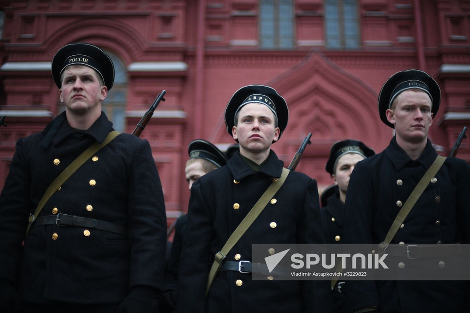 Красная площадь, Москва, Россия. Военнослужащие перед маршем, посвящённым 76-й годовщине военного парада 7 ноября 1941 года (Фото: Спутник)