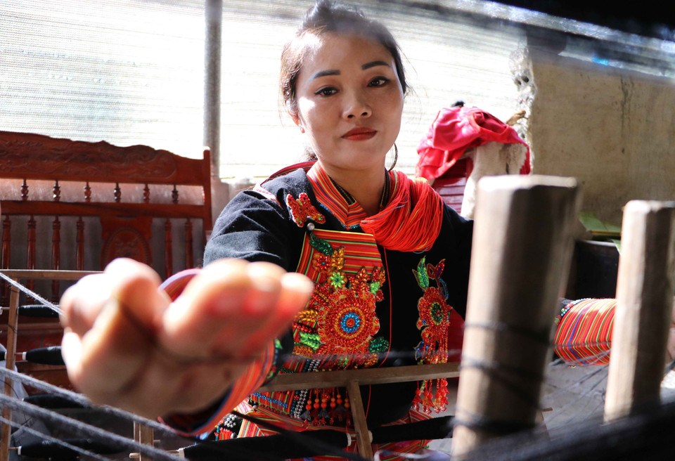 Этап разделения волокон в процессе прядения (Фото: ВИА)