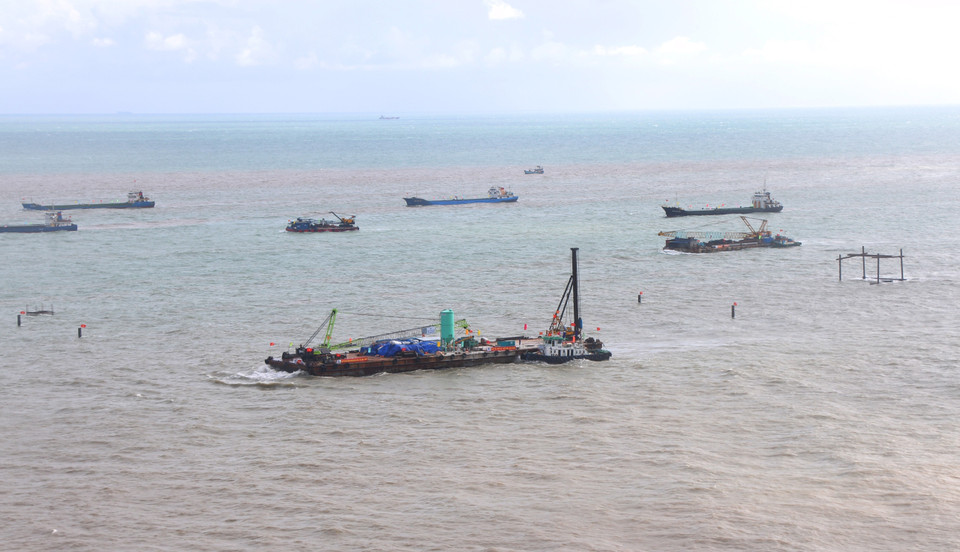 Строительные подразделения ускоряют реализацию проекта многофункционального порта Хонкхоай (Фото: ВИА)