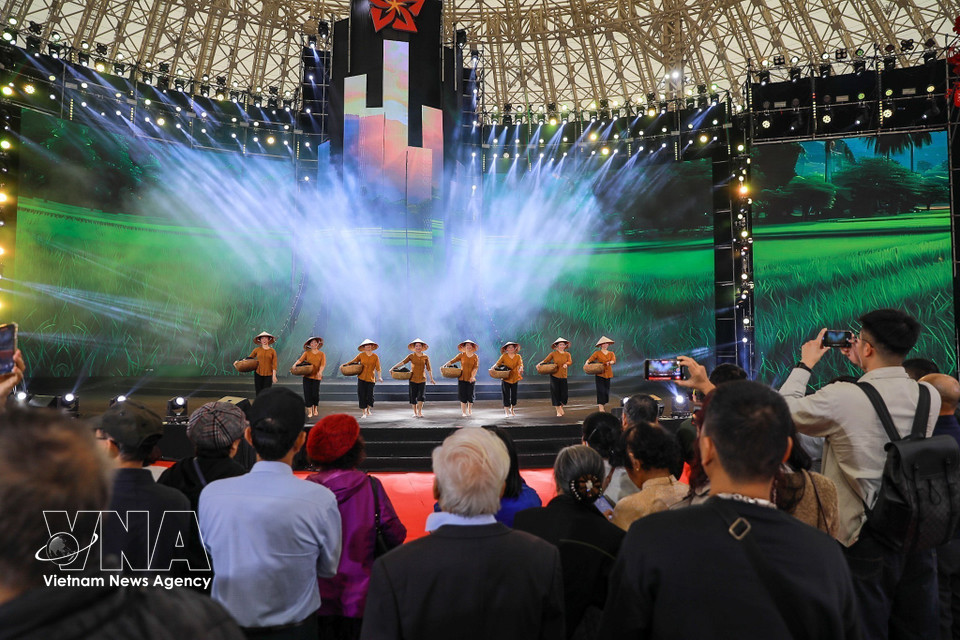 Художественная программа привлекла внимание жителей и гостей (Фото: ВИА)