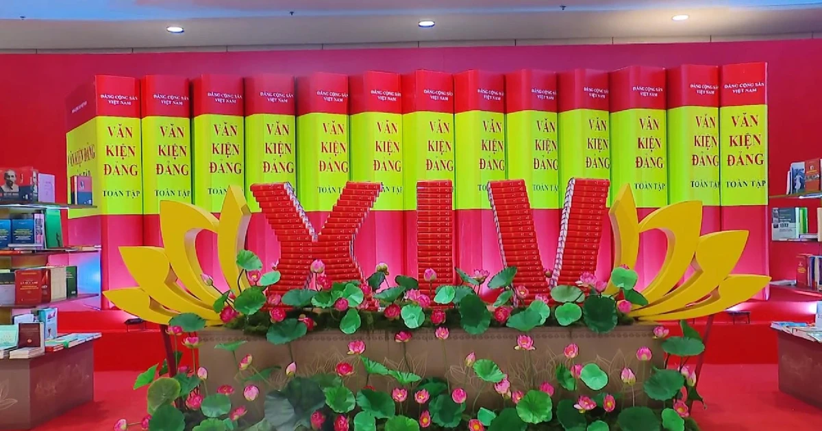 Выпуск фотоальбомов в честь XIV Всевьетнамского партийного съезда