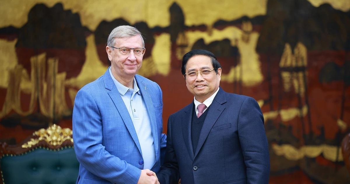 Премьер-министр Фам Минь Тьинь и председатель АФК «Система» Владимир Евтушенков. 