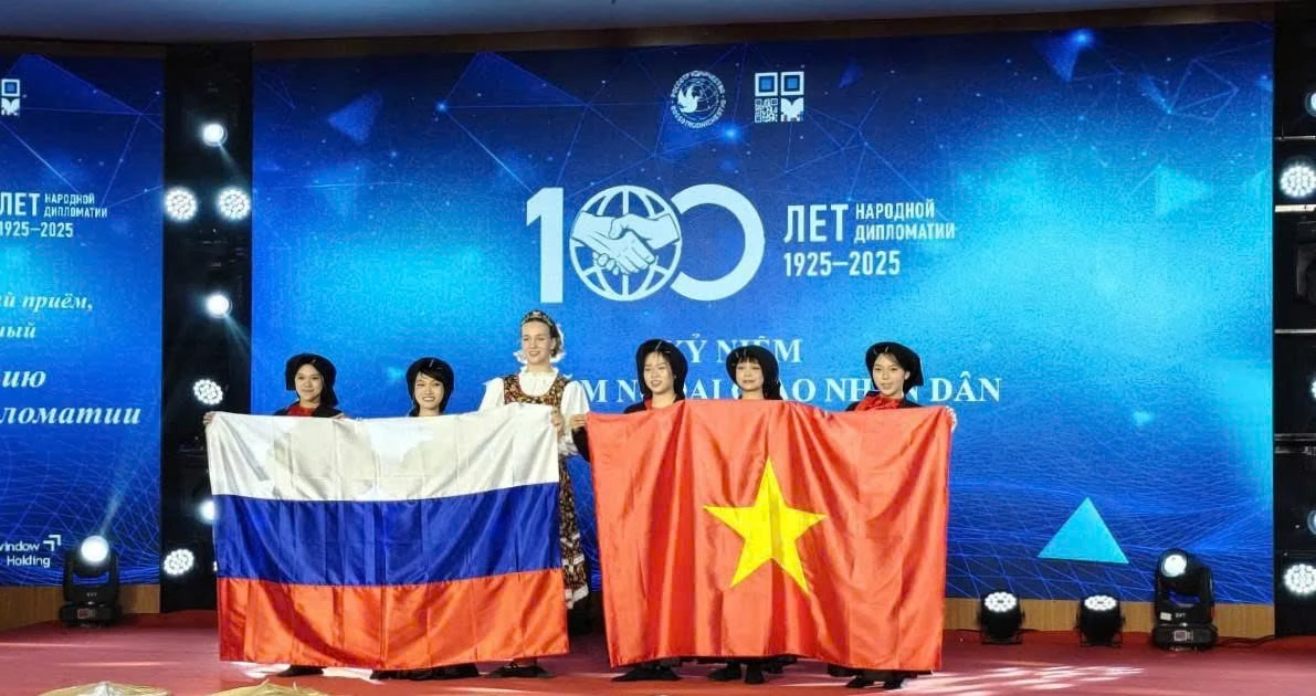 Торжественное празднование 100-летия народной дипломатии Российской Федерации во Вьетнаме