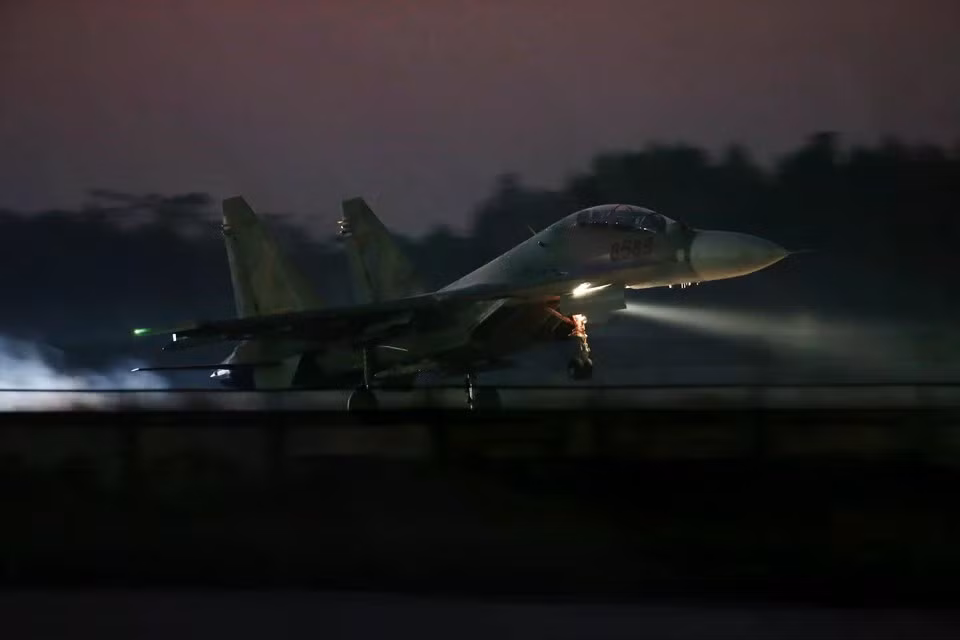 Военнослужащие полка 927 дивизии 371 (ПВО - служба ВВС), выполнив учебные требования, готовы к ведению боевых действий и защите воздушного пространства страны. (Фото: ВИA)