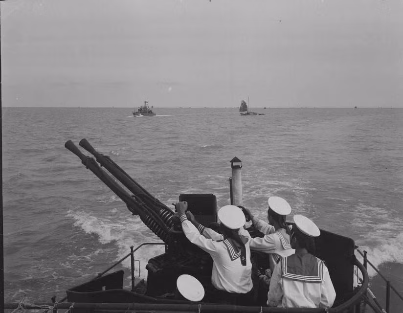 Сражения 2 и 5 августа 1964 года ознаменовали первую крупную победу Народного военно-морского флота Вьетнама и продемонстрировали силу и военную изобретательность страны. На фото 111-я эскадрилья 1-го прибрежного района во время учений в море. (Фото: ВНА)