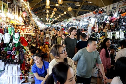 Туристы в городе Хошимине. (Фото: ВИА) 