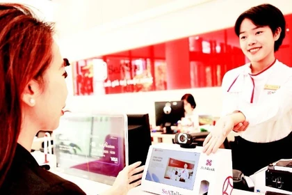 SeABank одновременно внедряет практики управления выбросами, оптимизирует использование энергии, ускоряет цифровую трансформацию и продвигает экологичные привычки внутри организации. (Фото: nhandan.vn) 