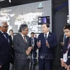 Председатель НС Чан Тхань Ман беседует с руководством корпорации Petronas (Фото: ВИА)