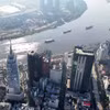 Финансовые здания в центральной части города Хошимина на берегу реки Сайгон, напротив полуострова Тхутхьем, квартал Анкханьи (Фото: ВИА)