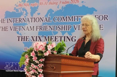 Роземари Мизо, председатель Международного комитета и Германского национального комитета Деревни дружбы Вьетнама, выступает на 19-м заседании Международного комитета Деревни дружбы Вьетнама в Ханое 31 марта. Фото: ВИА. 