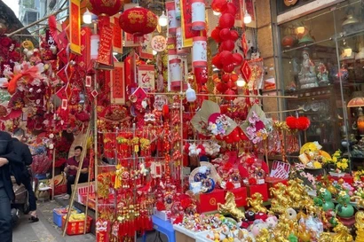 Ханойские рынки оживают в преддверии Тэта 2026 года (Фото: nhandan.vn). 