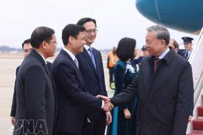 Генеральный секретарь ЦК КПВ То Лам прибыл в военный аэропорт Эндрюс (столица Вашингтон, округ Колумбия). (Фото: ВИА) 