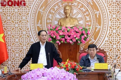 Заместитель премьер-министра Буй Тхань Шон выступает на рабочей встрече с властями провинции Ламдонг 6 декабря. (Фото: ВИА)