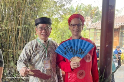 Иностранные дипломаты в аозай. (Фото: ВИА) 