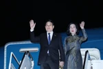 Президент Лыонг Кыонг, его супруга и высокопоставленная делегация Вьетнама приземлились в Международном аэропорту имени Джона Ф. Кеннеди в Нью-Йорке. (Фото: ВИА)