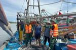 Пограничные войска Нгеана мобилизовали 500 офицеров и солдат, а также три корабля, восемь катеров и 30 единиц техники, готовых к проведению спасательных операций. (Фото: ВИА)