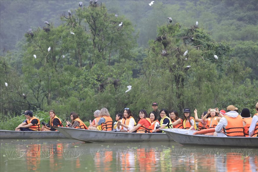 Посетители туристического объекта Тхунгнам. (Фото: ВИА)