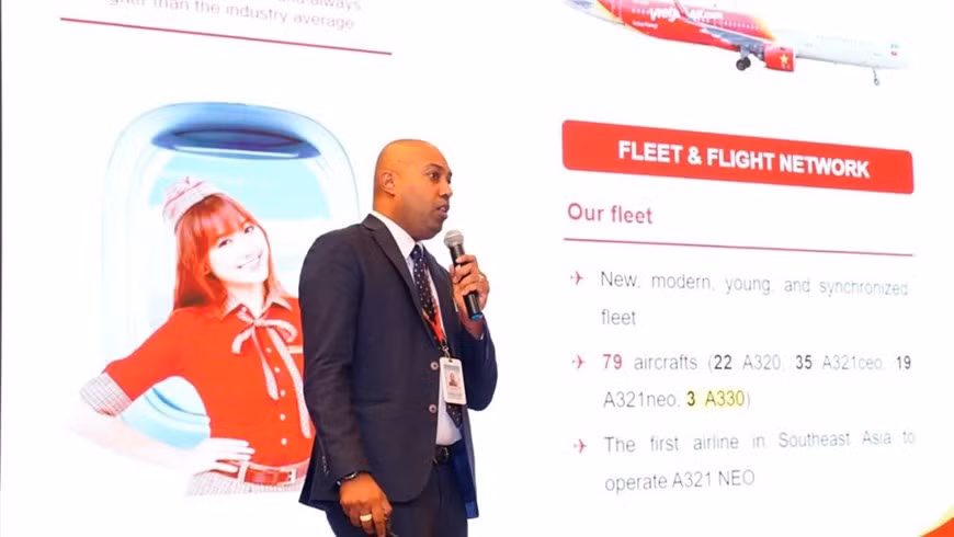 Коммерческий директор VietJet Джей Лингесвара знакомит индийских партнеров с сетью прямых рейсов бюджетной авиакомпании из крупных городов Индии во Вьетнам, включая Дананг. Он сказал, что к сентябрю этого года VietJet Air станет авиакомпанией, выполняющей большинство маршрутов между Вьетнамом и Индией с 17 прямыми маршрутами. Путешественники смогут воспользоваться прямыми рейсами из 5 крупнейших городов Индии в Дананг, откуда они смогут добраться до многих объектов всемирного наследия в центральном Вьетнаме, таких как древний портовый город Хойан, святилище Мишон, комплекс памятников Хюэ и пещера Шондонг. Благодаря широкой сети полетов Vietjet через Вьетнам и Азиатско-Тихоокеанский регион путешественники могут легко летать из Вьетнама в другие пункты назначения в Азии, такие как Бали, Куала-Лумпур, Бангкок, Сингапур, Сеул, Пусан, Токио, Осака, Тайбэй (Фото: Вьетнам+) 
