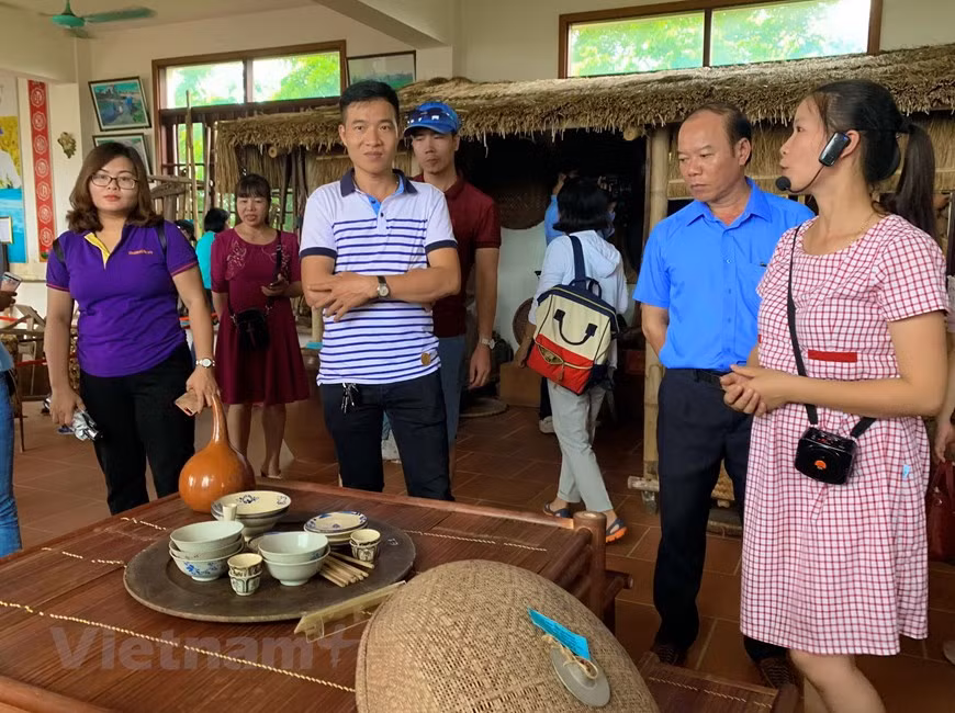 Посетители в музее фольклора. (Фото: Суан Май / Vietnam +)