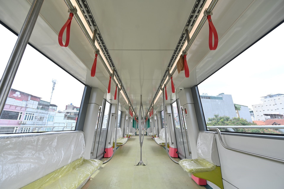 Поезд останавливается на терминале S1 (Ньон). (Фото: ВИА)