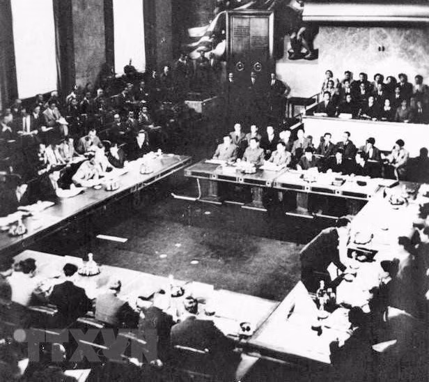 Историческая победа под Дьенбьенфу вынудила французское правительство подписать Женевское соглашение, положившее конец французскому колониальному правлению во Вьетнаме, 20 июля 1954 года. (Фото: архив ВИА)