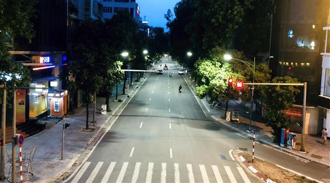 Улица Хюэ, район Хай Ба Чынг, не загружена даже в часы пик 19:00. (Фото: Чан Виет/ВИА)