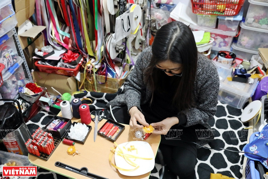 Нго Тхи Том начала делать броши с 2017 года 