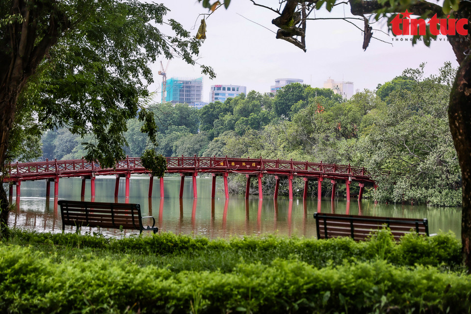 На мосту Тхехук нет прохожих. (Фото: ВИА)