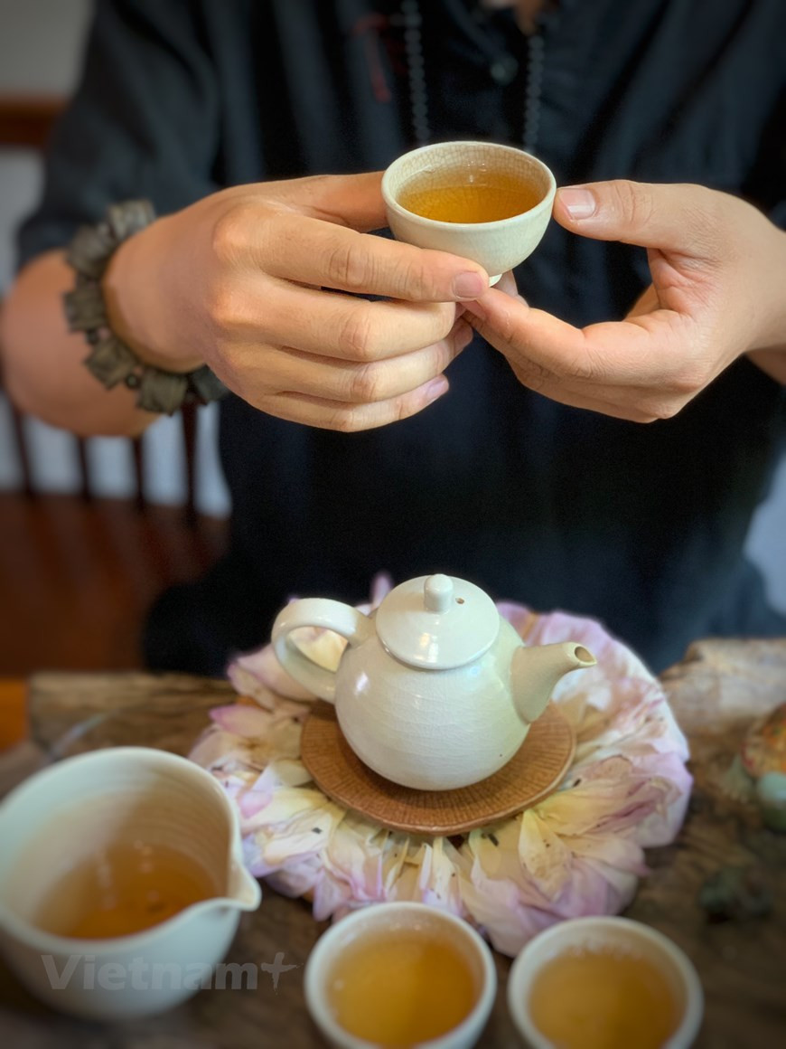 Ранний чай с лотосом дает энергию для всего начинающегося дня. (Фото: Vietnam +)