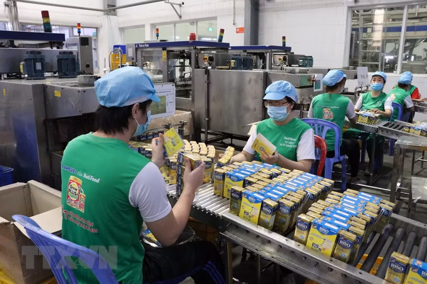 Производственная деятельность компании Nutifood Binh Duong, пережившего COVID-19, увеличилась более чем на 8,2%. (Фото: ВИА)
