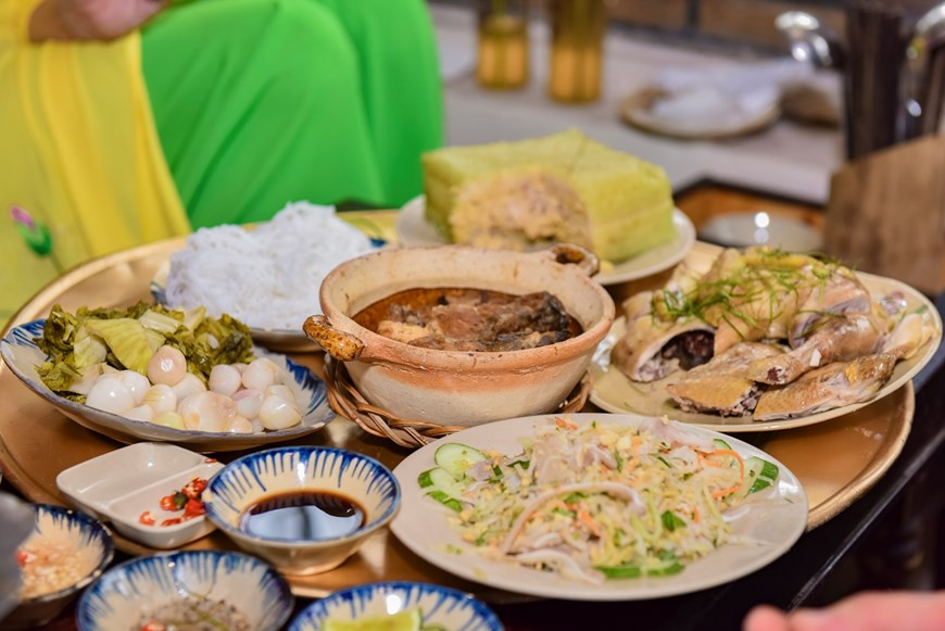 Праздничный стол вьетнамского Нового года. (Фото: Vietnam +)