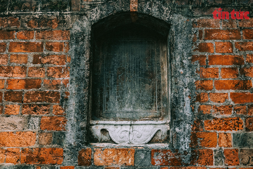 Стела "Запрет притеснения простых людей". (Фото ВИА)