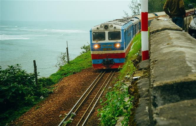 Железная дорога вдоль перевала Хайван. (Фото: ВИА)