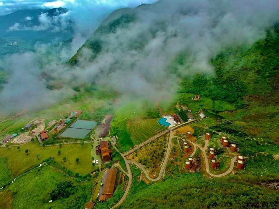 Курорт принадлежит акционерному обществу по развитию туризма и инвестициям H MONG VILLAGE, расположенному в общине Донгха, уезд Куанба, провинция Хажанг. (Фото: ВИА)
