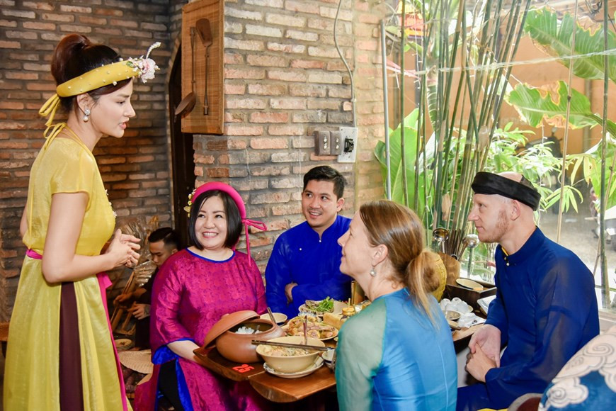 Представление праздничного стола. (Фото: Vietnam +)