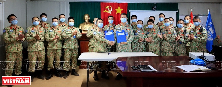 Вьетнамские миротворцы - дружелюбные и друзья коренных жителей Южного Судана. (Фото: предоставлено Департаментом по поддержанию мира Вьетнама)