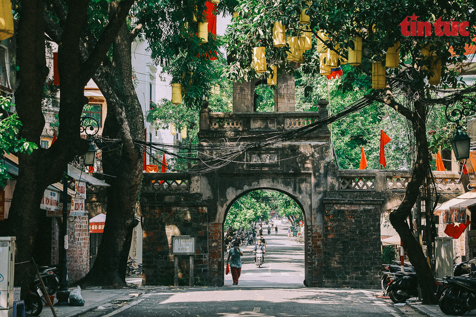 Вокруг ворот Окуантьыонг в Ханое также тихо. (Фото: ВИА)