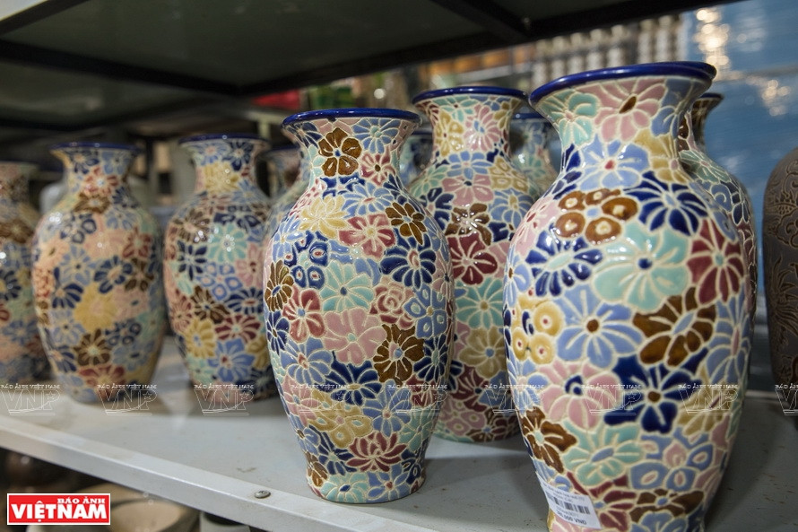 Уникальные изделия с эффектными узорами, выполненные мастерами из Лайтхиеу. (Фото: ИЖВ)