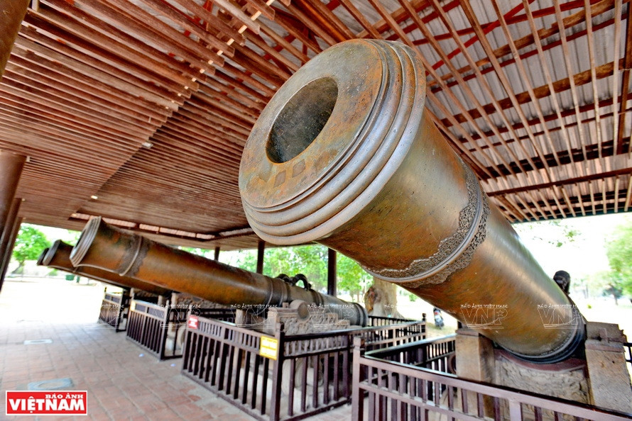 Национальное достояние "Девять богов", отлитое из красной бронзы. (Фото: ИЖВ)