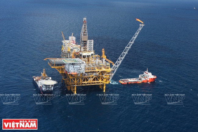 Добыча нефти и газа на континентальном шельфе Вунгтау. (Фото: ИЖВ)