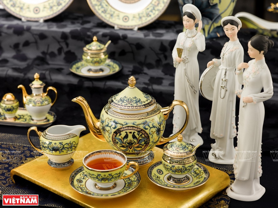 Чайный подзолоченный сервиз использовался на банкете для лидеров 21 экономики во время АТЭС 2017 во Вьетнаме. (Фото: ИЖВ)