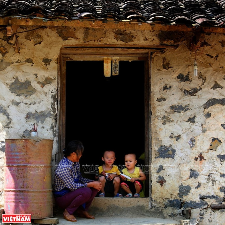 Село Хуойкы известно своими 400-летними каменными домами на сваях (Фото: ИЖВ/ВИА)