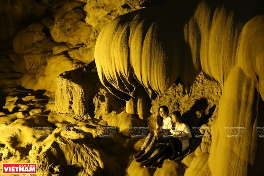 Сталактит в пещере Нгыомнгао, формой напоминающий перевернутый лотос (Фото: ИЖВ/ВИА)