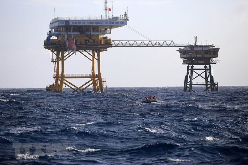 После трагических событий в Гакма, правительство страны и министерство обороны в срочном порядке начали содействовать строительству и защите островов Спратли и южного континентального шельфа. Эти позиции были усилены и до сих пор остаются надежно защищенными от вторжения военно-морским флотом и народом Вьетнама. (Фото: Тхань Дат / ВИА)