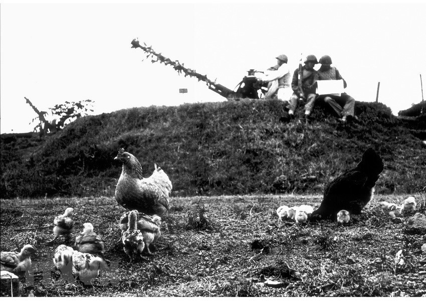 Автор Май Нам получил Государственную премию в 2006 г. за фотографию “Бдительность”. (Фото: Май Нам /ВИА)