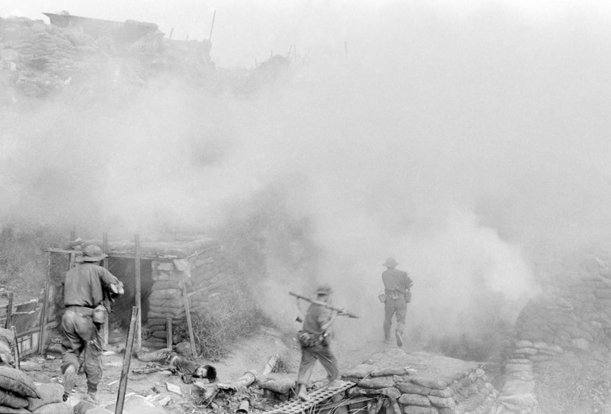 Фотография “Взятие высоты №365” журналиста Лыонга Нгиа Зунга, удостоена премии Хо Ши Мина в 2017 г. (Фото: Лыонг Нгиа Зунг / ВИА)