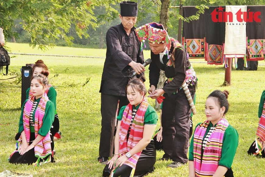 На церемонии молятся о крепком здоровье и мирной и процветающей жизни. (Фото: ВИА)