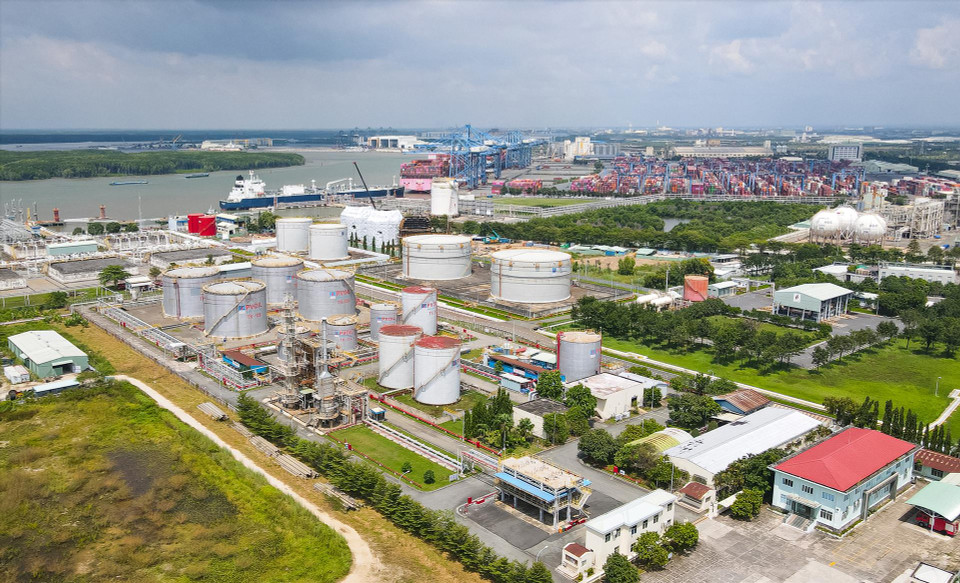 Система резервуаров PV Oil в портовой зоне порта Каймеп-Тхивай. (Фото: ВИА)