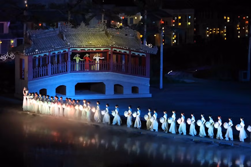 The Hoi An Memories Land («воспоминания о Хойане») было признано ведущим культурно-туристическим и развлекательным комплексом мира 2023 года на 30-й ежегодной церемонии World Travel Awards в Дубае, Объединенные Арабские Эмираты. (Фото: ВИА)