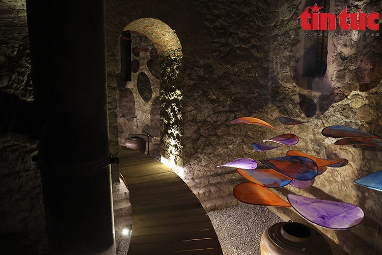 Водонапорная башня Хангдау состоит из 12 отсеков, из них 8 больших отсеков находятся снаружи, а 4 маленьких - внутри. (Фото: ВИА)